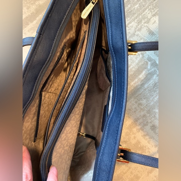 MICHAEL Michael Kors Jet Set Travel Top - Picture 13 of 16